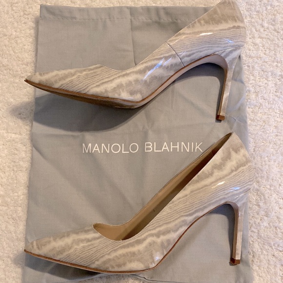 Manolo Blahnik Shoes - Manolo Blahnik Patent Beige  Pumps EUC